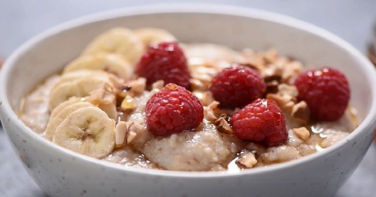 Haferbrei zum Frühstück: Diese 3 Porridge-Fehler machen dick