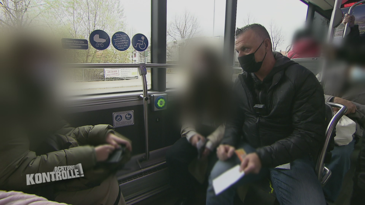 Auch Minderjährige brauchen ein Ticket - Fahrkartenkontrolle 