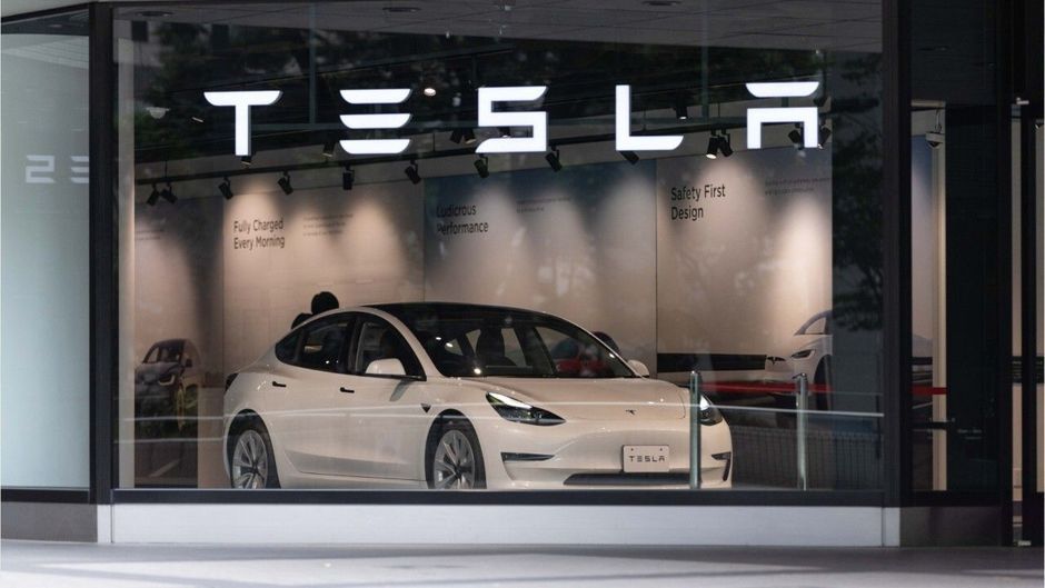 Geldstrafe für Tesla: Schummelt der E-Auto-Hersteller bei der Reichweite?