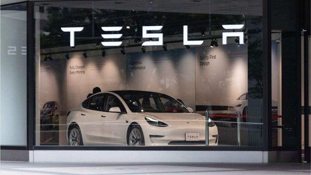 Geldstrafe für Tesla: Schummelt der E-Auto-Hersteller bei der Reichweite?