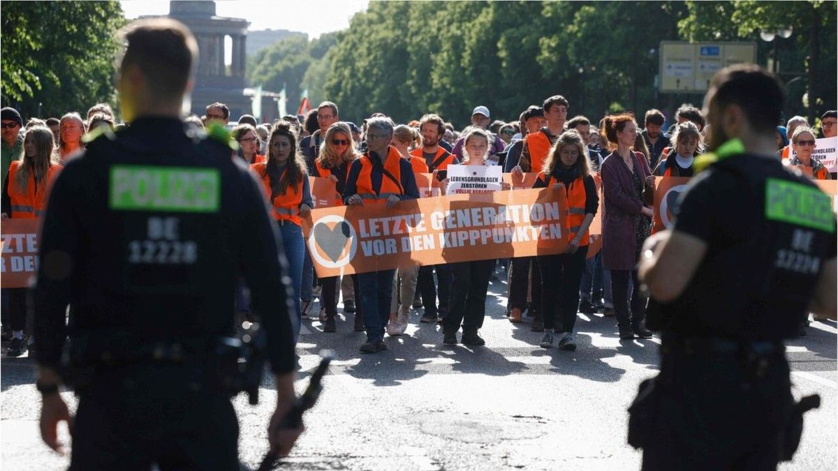 Umfrage: So stehen die Deutschen zur Razzia bei "Letzter Generation"