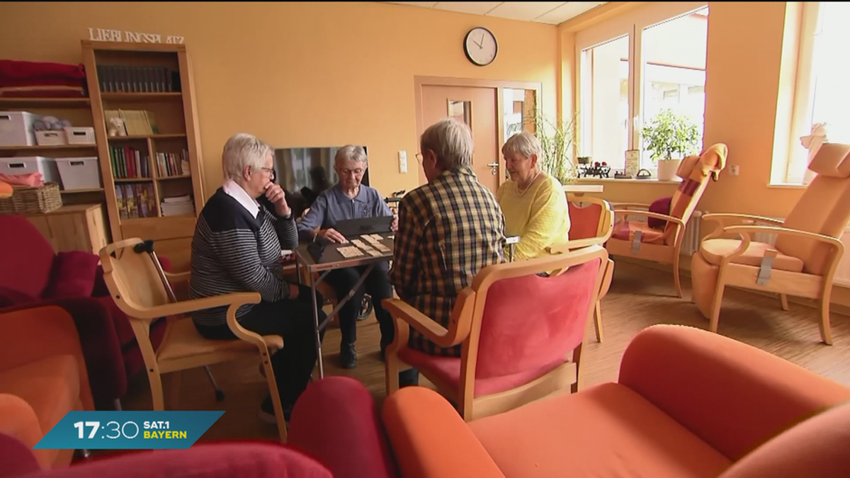 Altersarmut in Bayern: Seniorin aus Freising mit Minijob