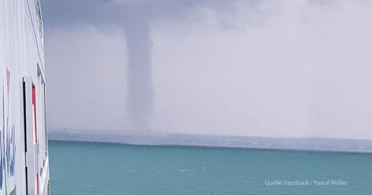 Originalaufnahmen zeigen: Hier stürmt eine Wasserhose über den Bodensee