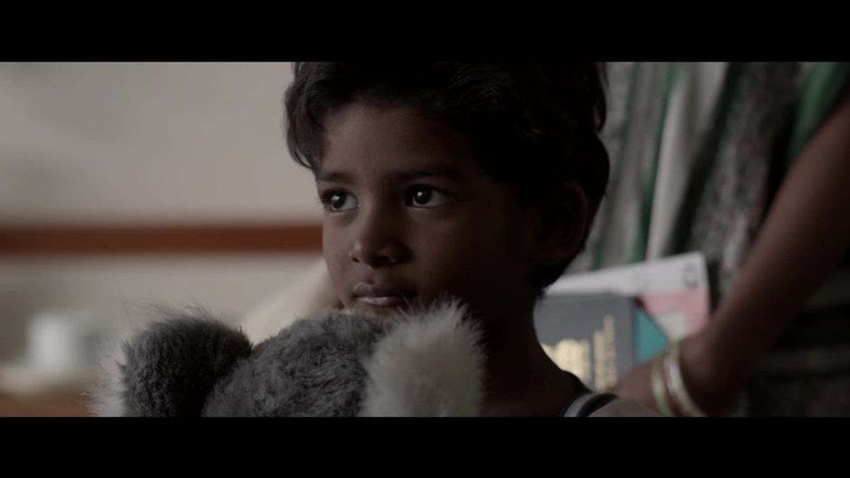 Exklusive Szene aus "Lion": Saroo trifft seine Adoptiveltern
