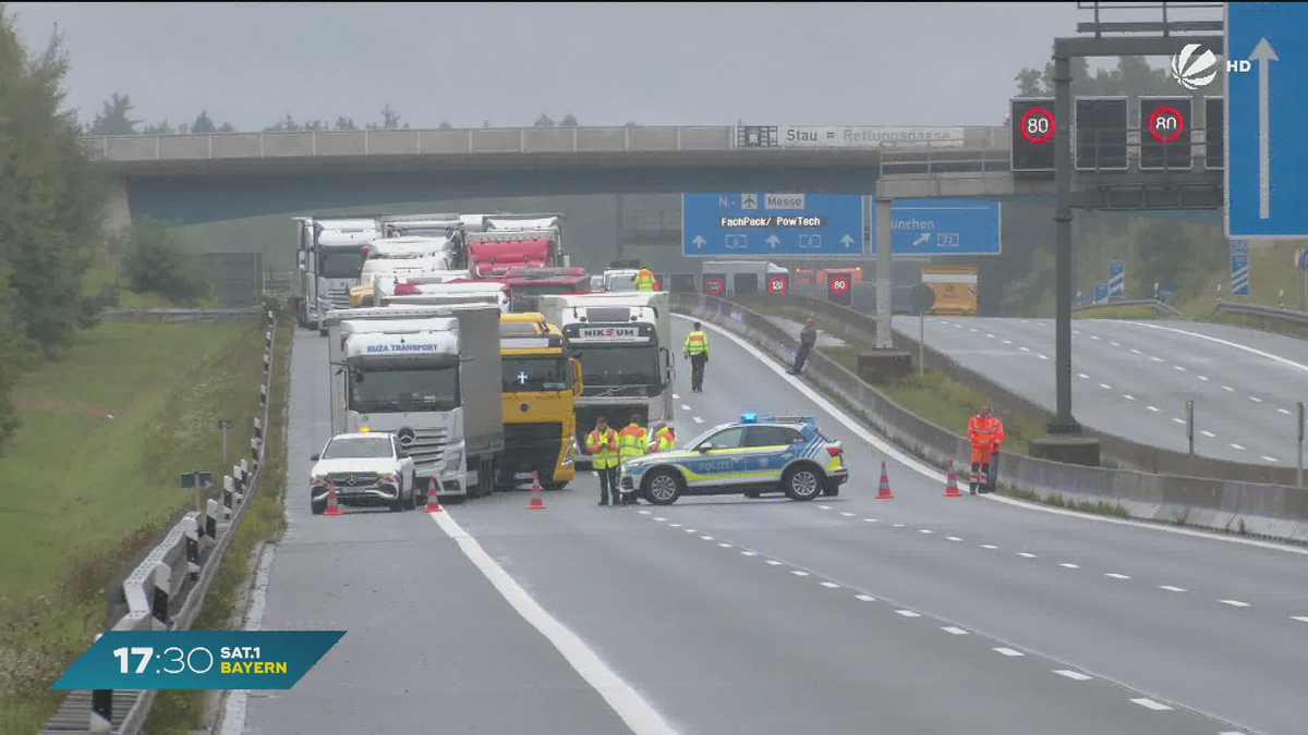 Lastwagen kollidieren auf A6 bei Nürnberg: Betriebsstoffe laufen aus