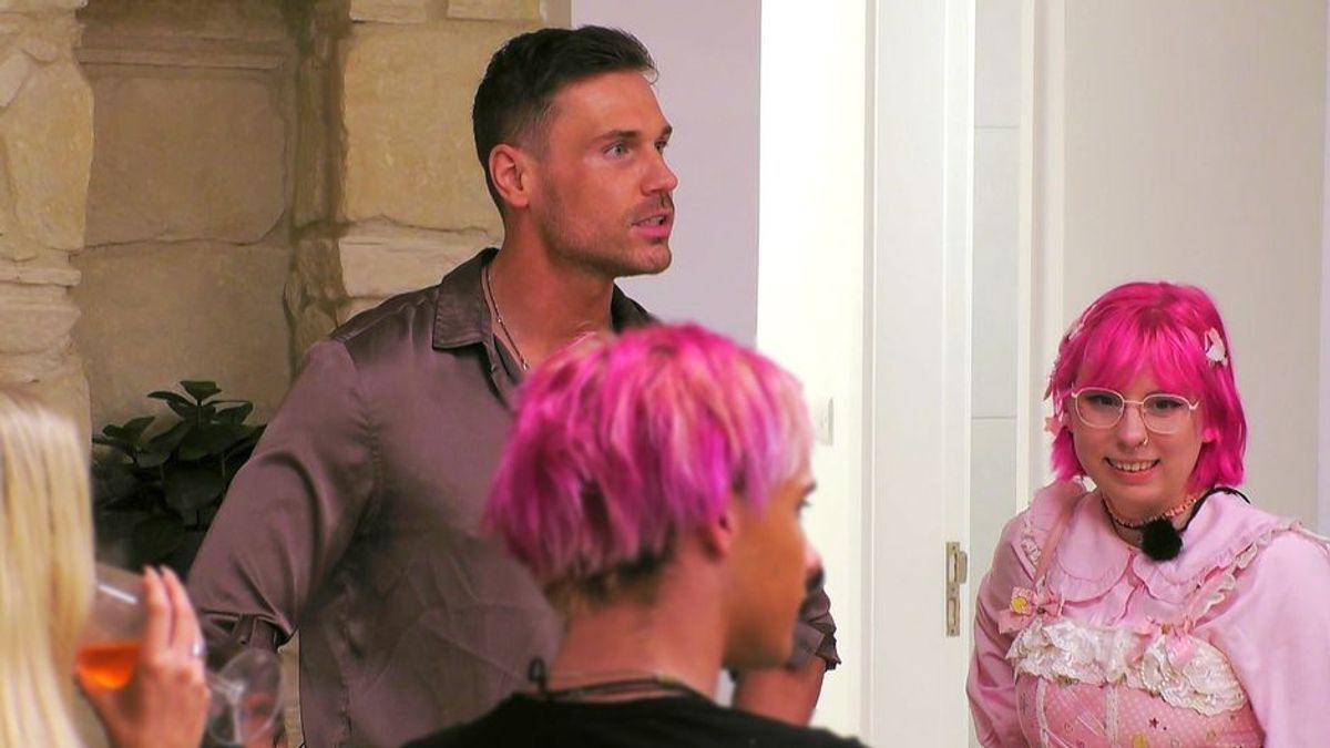 Beauty-Mann Chris und Pink-Nerdin Alex sorgen für Gekreisch in der Villa