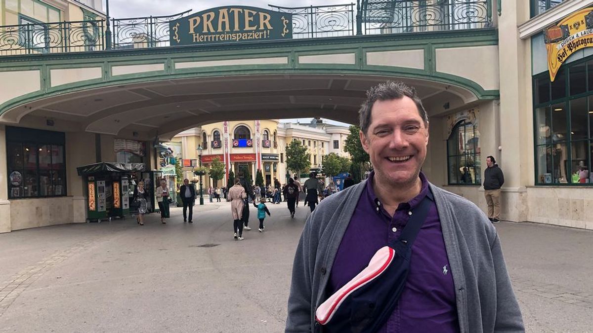 Foodtester Mirko Reeh auf dem Prater in Wien