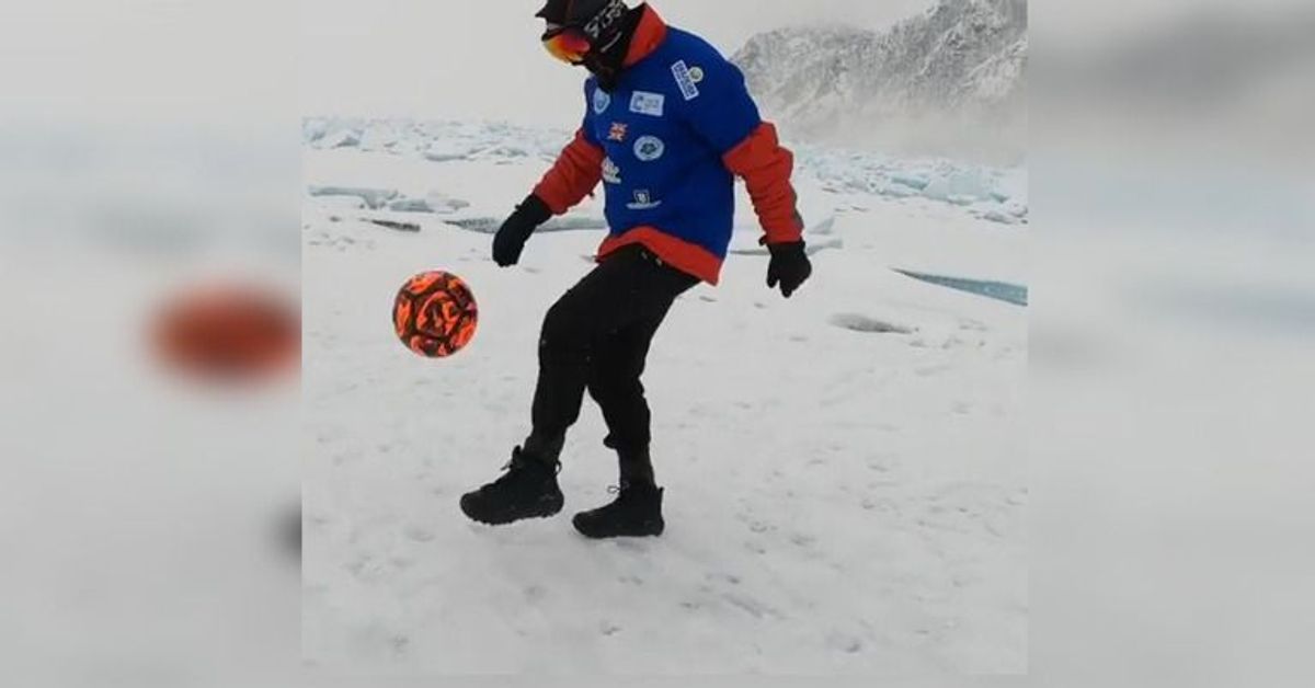 Über 80 Km hinweg: Er jongliert einen Ball auf einem zugefrorenem See