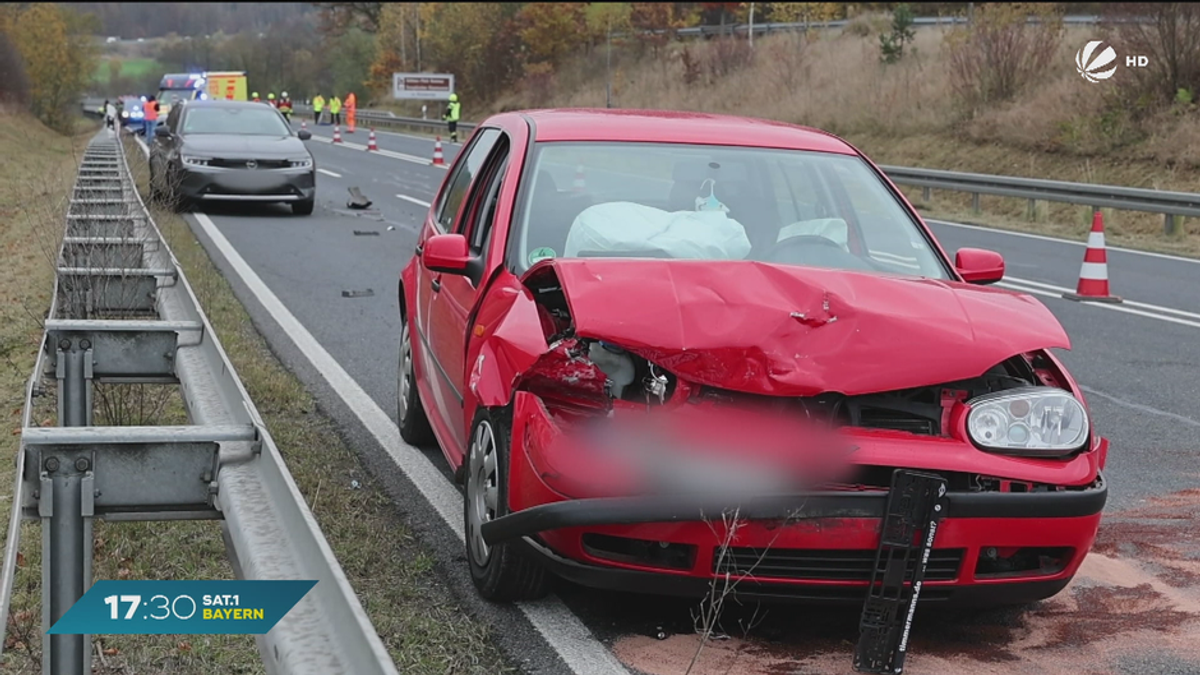 Unfall mit sieben Fahrzeugen wegen Blitzer: Fünf Menschen verletzt