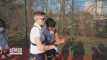 Einsatzgebiet Dresden: Schulterverletzung beim Fußballspielen
