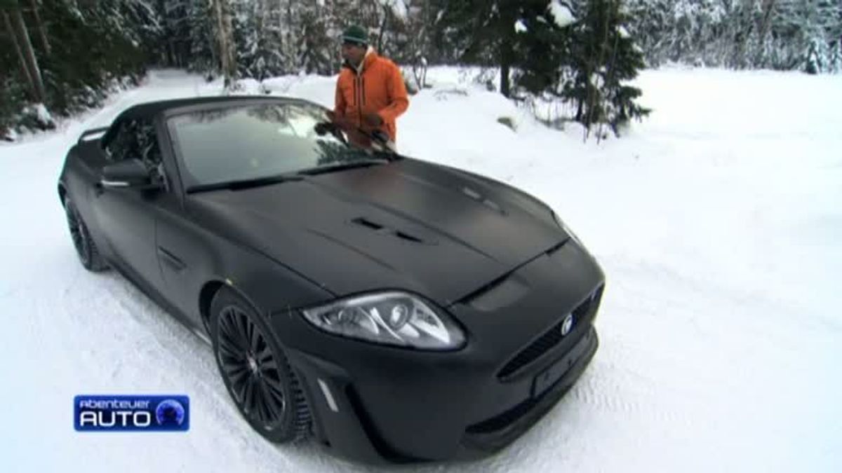 Das Jaguar XKR-S Cabrio on the rocks